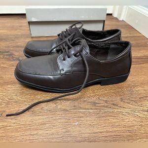 Kenneth Cole Reaction Kids Bradley Lace shoes 👞 size 5 brown